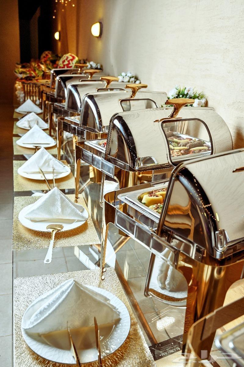 Chef-led live station with buffet presentation